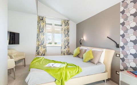 Tramonto Albese 4: Mobilia, Interior Design, Pavimentazione, Pavimento, Camera Da Letto, Soffitto, Casa, Letto, Camera, Tessile