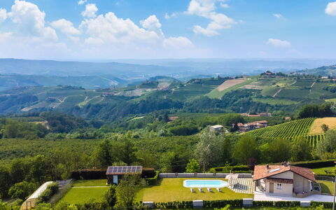 Tramonto Albese 4: Collina, Piscina, Hill Station, Catena Montuosa, Estate, Eco Hotel, Agriturismo, Piantagione, Landscaping, Cresta