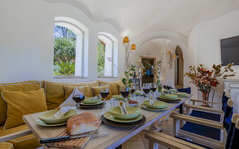 Villa Padulella 8+2: Mobilia, Interior Design, Tavolo, Sedia, Illuminazione, Cucina & Sala Da Pranzo Tavolo, Casa, Soffitto, Sala Da Pranzo, Camera