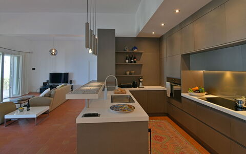 Villa Armonia 8: Interior Design, Cucina, Pavimentazione, Controsoffitto, Mobilia, Soffitto, Pavimento, Elettrodomestico Da Cucina, Camera, Lampada