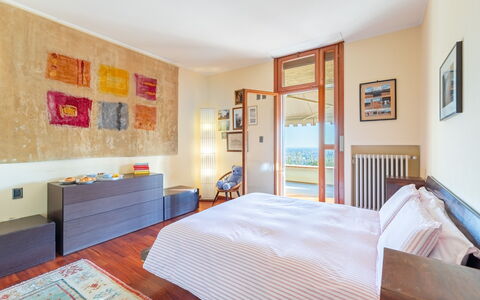 Villa degli Ulivi 8: Letto, Mobilia, Interior Design, Pavimentazione, Pavimento, Camera Da Letto, Parete, Legna, Lenzuolo, Camera