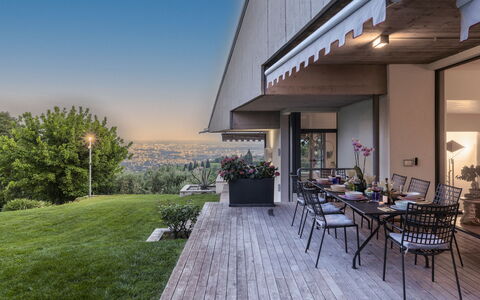 Villa degli Ulivi 8: Casa, Sedia, Estate, Shade, Giardino, Landscaping, Balcone, Villa, Cortile, Eco Hotel