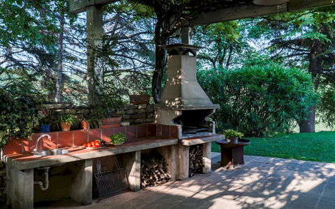 Villa degli Ulivi 8: Giardino, Backyard, Shade, Landscaping, Struttura Esterna, Vaso Di Fiori, Prato, Design, Cortile, Terrazza