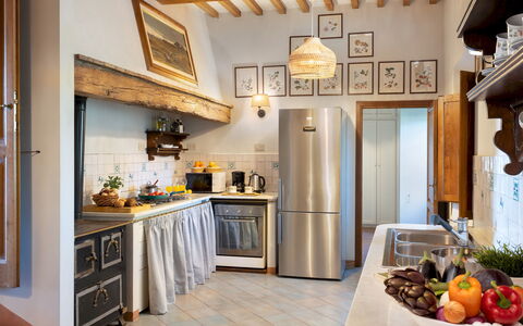 Cosciano 12: Cucina, Mobilia, Interior Design, Controsoffitto, Elettrodomestico Da Cucina, Pavimentazione, Apparecchio Major, Legna, Cabinetry, Soffitto
