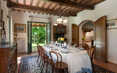 Villa Paesante 8: Mobilia, Interior Design, Tavolo, Legna, Sala Da Pranzo, Sedia, Pavimentazione, Cucina & Sala Da Pranzo Tavolo, Soffitto, Illuminazione