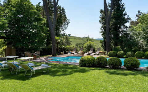 Villa Paesante 8: Albero, Piscina, Giardino, Arbusto, Mobili Da Esterno, Shade, Landscaping, Ricorrere, Prato