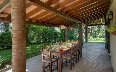 Villa Paesante 8: Mobilia, Legna, Tavolo, Cucina & Sala Da Pranzo Tavolo, Sedia, Portico, Soffitto, Struttura Esterna, Mobili Da Esterno, Shade