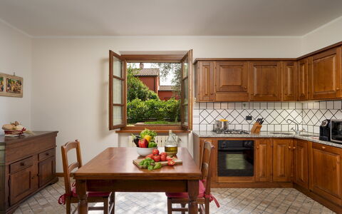Villa Irene 6: Mobilia, Interior Design, Cucina, Pavimentazione, Cabinetry, Legna, Controsoffitto, Elettrodomestico Da Cucina, Casa, Pavimento