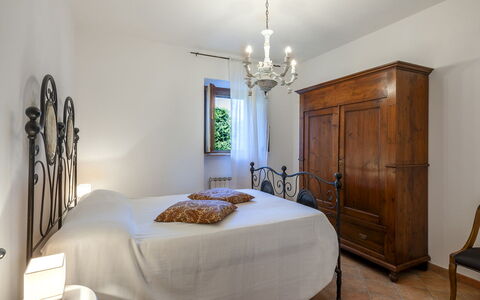 Villa Banci 8: Mobilia, Interior Design, Letto, Camera Da Letto, Parete, Pavimentazione, Lenzuolo, Pavimento, Bedding, Soffitto