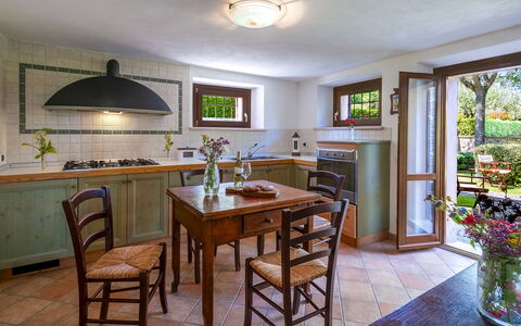Villa Banci 8: Mobilia, Interior Design, Legna, Pavimentazione, Cucina, Tavolo, Controsoffitto, Soffitto, Illuminazione, Casa