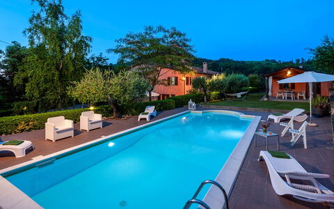Villa Banci 8: Piscina, Blu, Ricorrere, Eco Hotel, Terme, Mobili Da Esterno, Tempo Libero, Hacienda, Estate, Hotel