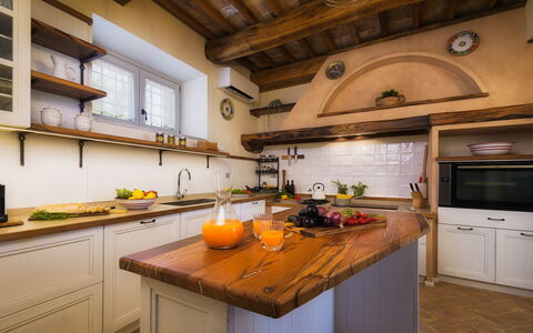 Villa Flaminia 8+2 -: Interior Design, Cucina, Mobilia, Controsoffitto, Legna, Pavimentazione, Cabinetry, Soffitto, Elettrodomestico Da Cucina, Casa