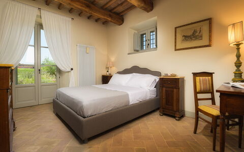 Villa Flaminia 8+2 -: Mobilia, Parete, Letto, Interior Design, Camera Da Letto, Pavimentazione, Pavimento, Casa, Bedding, Telaio Del Letto