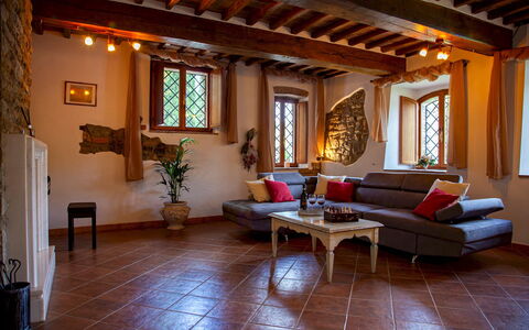 Podere Montioni 6+2: Mobilia, Interior Design, Pavimentazione, Parete, Legna, Pavimento, Camera, Soffitto, Tavolo, Soggiorno