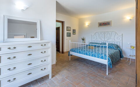 Casa Eusebia 8+2: Pavimentazione, Letto, Mobilia, Interior Design, Camera Da Letto, Pavimento, Soffitto, Lenzuolo, Camera, Bedding