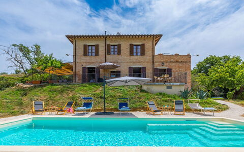 Casa Eusebia 8+2: Zona Residenziale, Piscina, Estate, Villa, Agriturismo, Hacienda, Landscaping, Eco Hotel, Mobili Da Esterno, Balcone