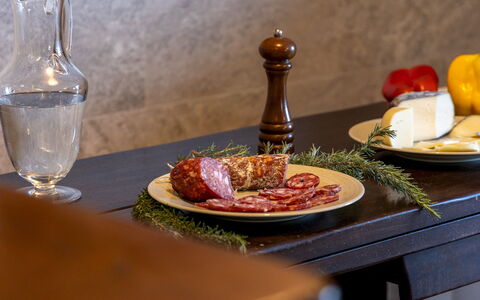 Villa Bel Panorama 8: Cibo, Tavola, Ingrediente, Serveware, Tavolo, Frutta, Produrre, Stemware, Dishware