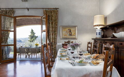 Villa Adisa 8: Mobilia, Tavolo, Sedia, Sala Da Pranzo, Interior Design, Casa, Cucina & Sala Da Pranzo Tavolo, Tovaglia, Barware, Stemware