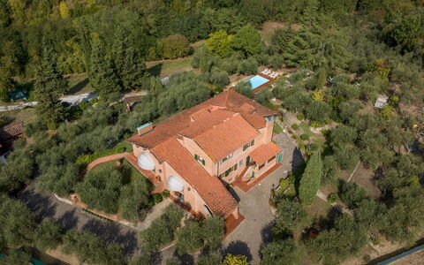 Villa Adisa 8: Zona Residenziale, Casa, Architettura, Estate, Tetto, Paesaggio, Casa, Insediamento Umano, Area Rurale, Villetta