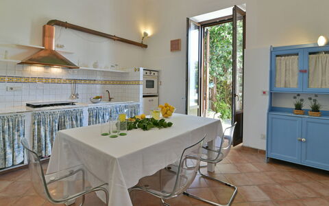 Villa Afrodite 8: Mobilia, Interior Design, Pavimentazione, Tavolo, Pavimento, Cucina, Illuminazione, Camera, Cucina & Sala Da Pranzo Tavolo, Sedia