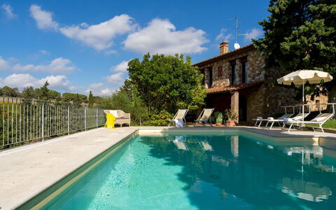 Gli Spilocchi 16: Piscina, Blu, Zona Residenziale, Ricorrere, Mobili Da Esterno, Estate, Eco Hotel, Villa, Hacienda, Agriturismo