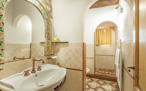 Residenza Collefiorito 26: Interior Design, Pavimentazione, Pavimento, Soffitto, Idraulico Fixture, Rubinetto, Idraulico, Lavandino Del Bagno, Piastrella, Bagno