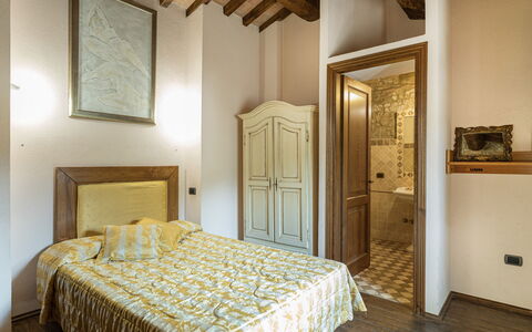 Residenza Collefiorito 26: Camera Da Letto, Parete, Letto, Interior Design, Mobilia, Legna, Lenzuolo, Bedding, Soffitto, Pavimentazione