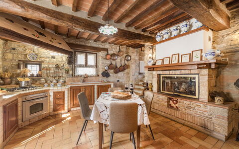 Residenza Collefiorito 26: Mobilia, Parete, Interior Design, Pavimentazione, Cucina, Casa, Soffitto, Pavimento, Illuminazione, Cucina & Sala Da Pranzo Tavolo