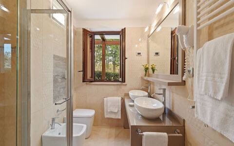 Tenuta Esdra 20: Pavimentazione, Parete, Interior Design, Idraulico Fixture, Pavimento, Bagno, Lavandino Del Bagno, Lavello, Casa, Rubinetto