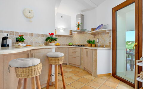 Villa la Marina 5+1: Interior Design, Mobilia, Legna, Pavimentazione, Pavimento, Controsoffitto, Cucina, Soffitto, Casa, Camera