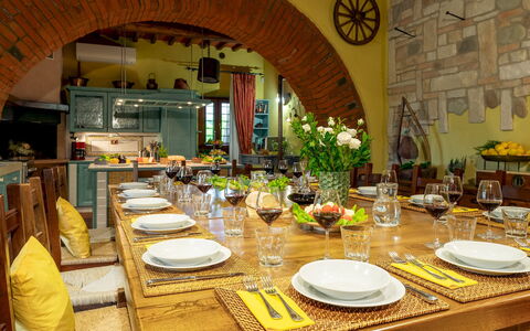 Podere Giardino 16+2: Mobilia, Interior Design, Tavolo, Sedia, Sala Da Pranzo, Legna, Tavola, Cucina & Sala Da Pranzo Tavolo, Soffitto, Camera