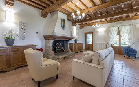 Tenuta Montiepoli 12+3: Mobilia, Interior Design, Legna, Pavimentazione, Casa, Tavolo, Illuminazione, Camera, Soggiorno, Pavimento