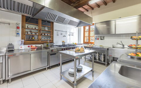 Tenuta Montiepoli 12+3: Cucina, Elettrodomestico Da Cucina, Controsoffitto, Apparecchio Major, Mobilia, Cucina Stufa, Interior Design, Pavimentazione, Illuminazione, Soffitto