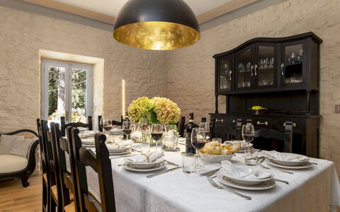 Villa la Rassinata 8: Mobilia, Interior Design, Parete, Tavolo, Sala Da Pranzo, Sedia, Cucina & Sala Da Pranzo Tavolo, Legna, Lampada, Pavimentazione