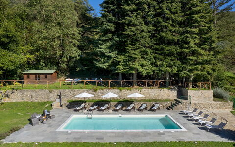 Villa la Rassinata 8: Mobili Da Esterno, Piscina, Giardino, Landscaping, Flagstone, Eco Hotel, Ricorrere, Shade, Ombrello, Parco