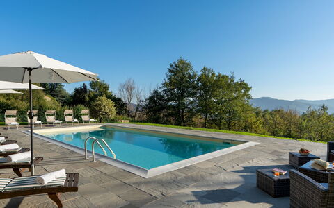 Villa la Rassinata 8: Piscina, Mobili Da Esterno, Mobilia, Sedia, Ricorrere, Eco Hotel, Lettino, Shade, Catena Montuosa, Flagstone