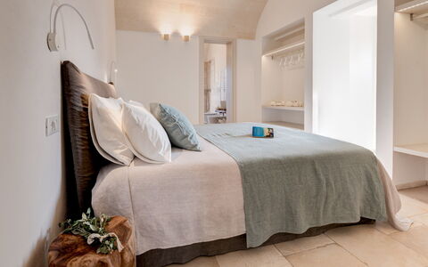 Villa Belkis 6: Interior Design, Parete, Mobilia, Pavimentazione, Soffitto, Pavimento, Camera Da Letto, Letto, Casa, Illuminazione
