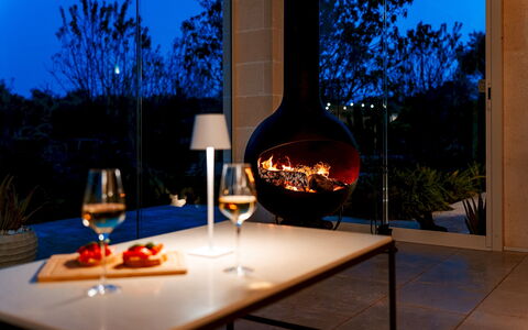 Villa Belkis 6: Illuminazione, Calore, Focolare, Sedia, Camino, Camino, Pianta Della Casa, Soggiorno