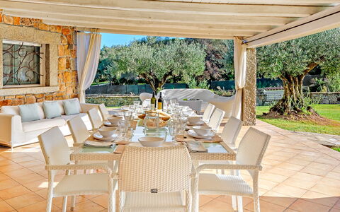 Villa Typha 10: Mobilia, Sedia, Tavolo, Cucina & Sala Da Pranzo Tavolo, Interior Design, Mobili Da Esterno, Ricorrere, Ristorante, Tavolo Esterno, Sala Da Pranzo