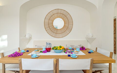 Villa Anga 10+1: Mobilia, Tavolo, Interior Design, Legna, Tessile, Tavola, Sedia, Illuminazione, Pavimentazione, Sala Da Pranzo