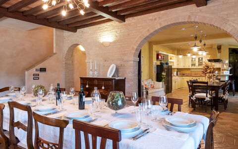 Villa Isotta 8+4: Mobilia, Interior Design, Pavimentazione, Tavolo, Sedia, Soffitto, Legna, Sala Da Pranzo, Cucina & Sala Da Pranzo Tavolo, Pavimento