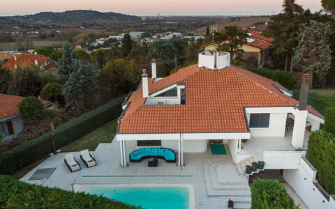 Villa Vae Victis 6: Tetto, Zona Residenziale, Piscina, Casa, Casa, Estate, Villa, Eco Hotel, Ricorrere, Design