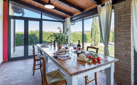 La Vigna 4: Mobilia, Tavolo, Interior Design, Sedia, Cucina & Sala Da Pranzo Tavolo, Casa, Sala Da Pranzo, Camera, Pianta Della Casa, Soffitto