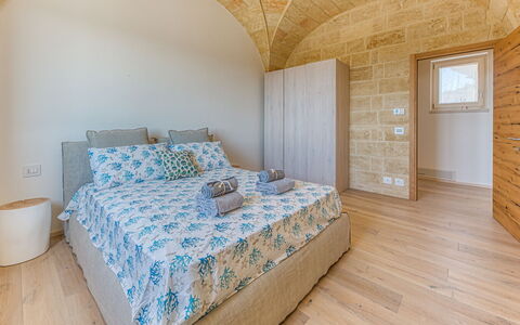 Villa Porta Azzurra 6+2: Interior Design, Pavimentazione, Pavimento, Soffitto, Mobilia, Camera Da Letto, Camera, Biancheria, Letto, Bedding