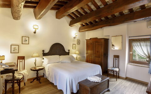 Casatorre 6+2: Mobilia, Letto, Parete, Camera Da Letto, Lenzuolo, Bedding, Interior Design, Pavimentazione, Casa, Telaio Del Letto