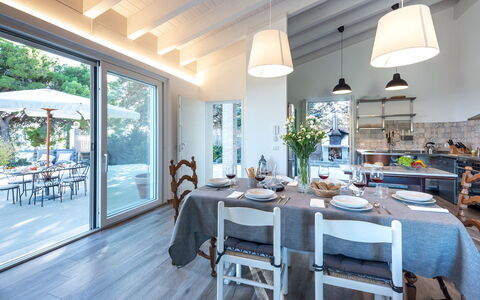 Dimora Campo delle Mura 4+2: Mobilia, Sedia, Interior Design, Tavolo, Cucina & Sala Da Pranzo Tavolo, Casa, Pavimentazione, Soffitto, Pavimento, Sala Da Pranzo