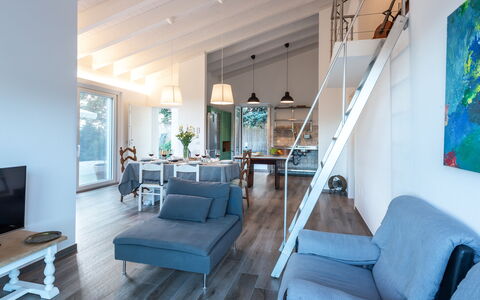 Dimora Campo delle Mura 4+2: Mobilia, Interior Design, Legna, Pavimentazione, Sedia, Divano, Soffitto, Pavimento, Tavolo, Soggiorno