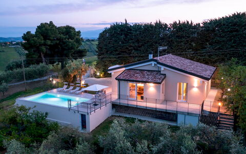 Dimora Campo delle Mura 4+2: Piscina, Ricorrere, Estate, Villa, Agriturismo, Cortile, Hacienda, Eco Hotel, Terme, Balcone