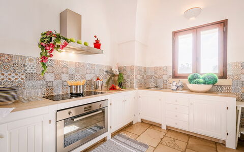 Masseria Samali 14+4: Interior Design, Cucina, Pavimentazione, Pavimento, Controsoffitto, Cabinetry, Piastrella, Soffitto, Elettrodomestico Da Cucina, Camera