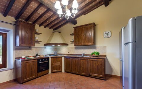 Villa Stroncoli 14: Legna, Interior Design, Mobilia, Cucina, Soffitto, Pavimentazione, Cabinetry, Casa, Controsoffitto, Camera